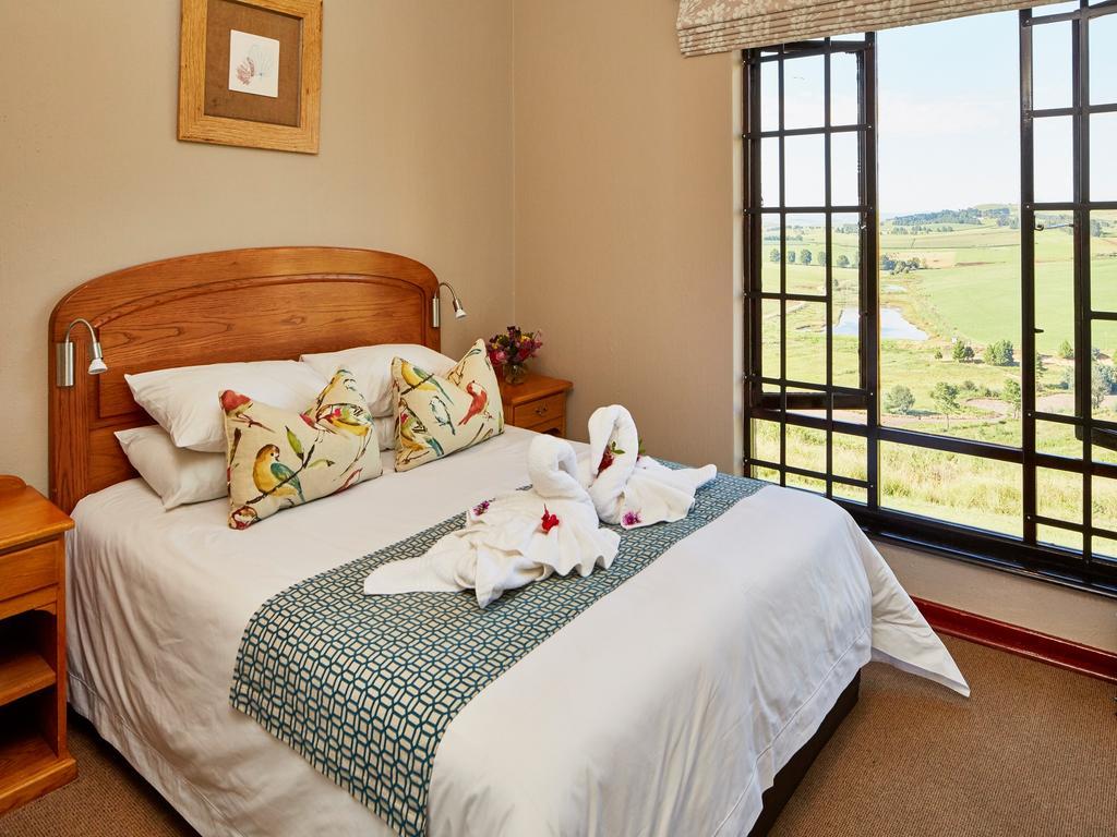 First Group Midlands Saddle And Trout Hotel Моуирвиер Екстериор снимка