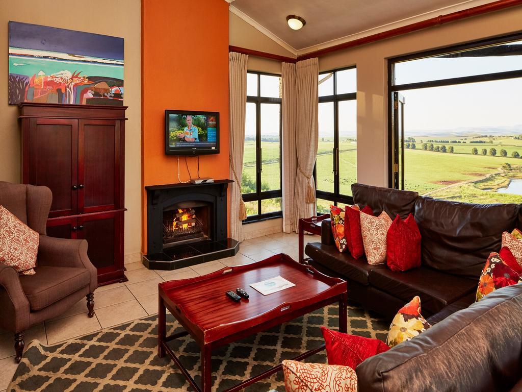 First Group Midlands Saddle And Trout Hotel Моуирвиер Екстериор снимка