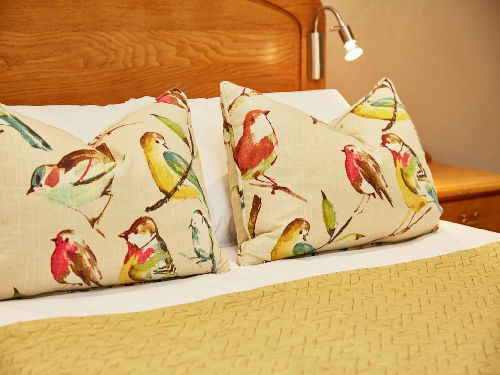 First Group Midlands Saddle And Trout Hotel Моуирвиер Екстериор снимка