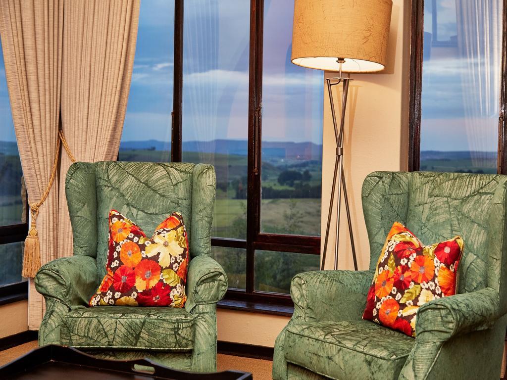First Group Midlands Saddle And Trout Hotel Моуирвиер Екстериор снимка