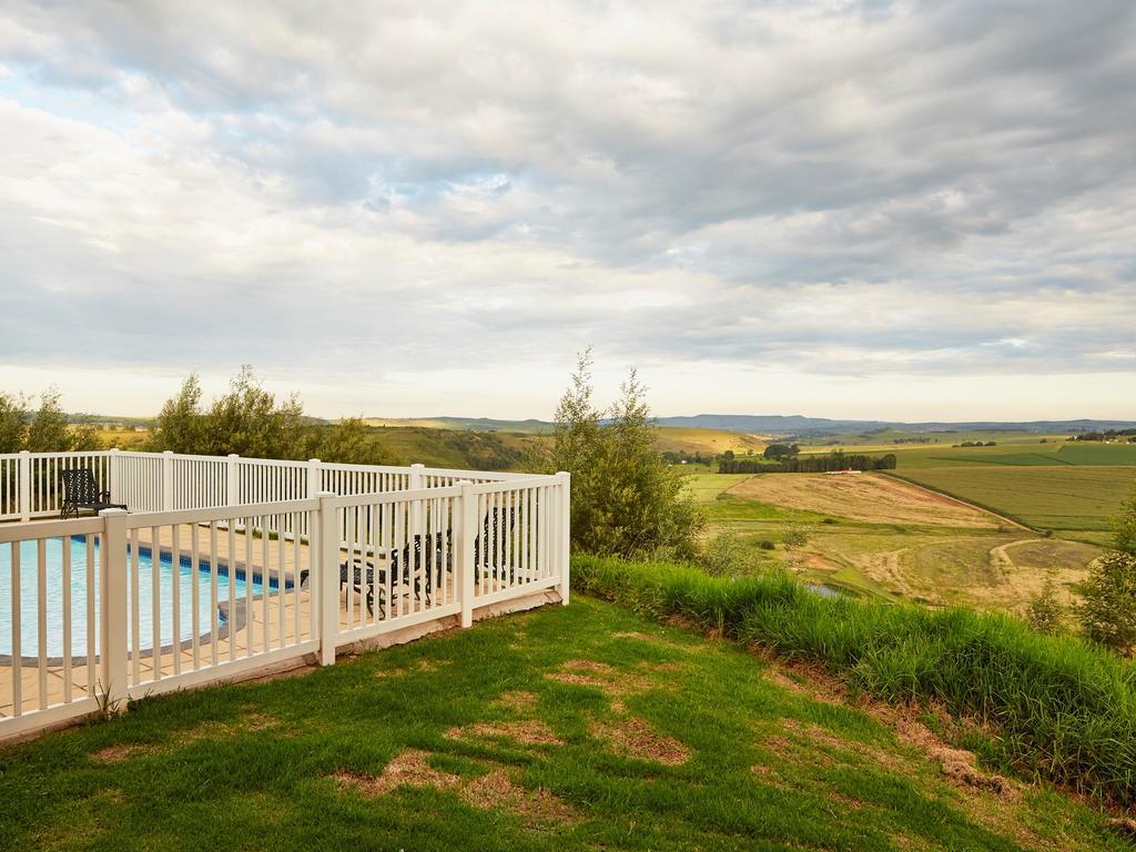 First Group Midlands Saddle And Trout Hotel Моуирвиер Екстериор снимка