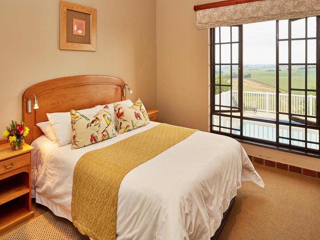 First Group Midlands Saddle And Trout Hotel Моуирвиер Екстериор снимка