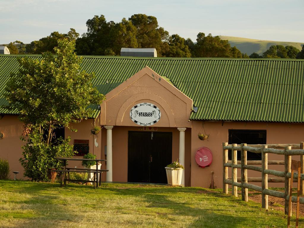First Group Midlands Saddle And Trout Hotel Моуирвиер Екстериор снимка