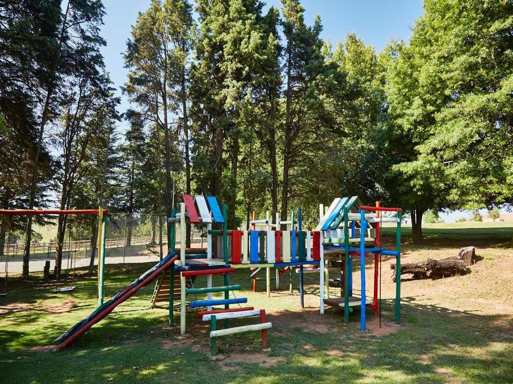 First Group Midlands Saddle And Trout Hotel Моуирвиер Екстериор снимка