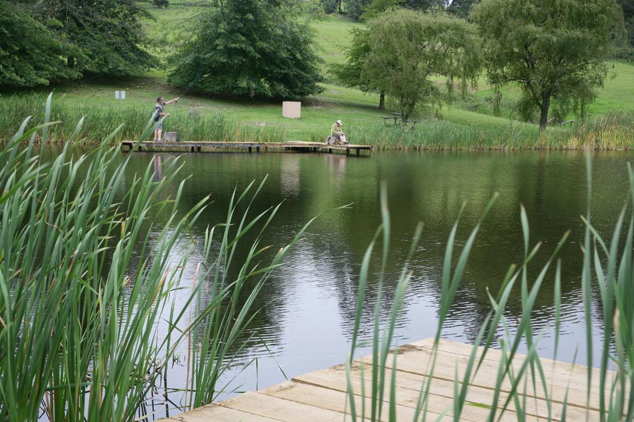 First Group Midlands Saddle And Trout Hotel Моуирвиер Екстериор снимка
